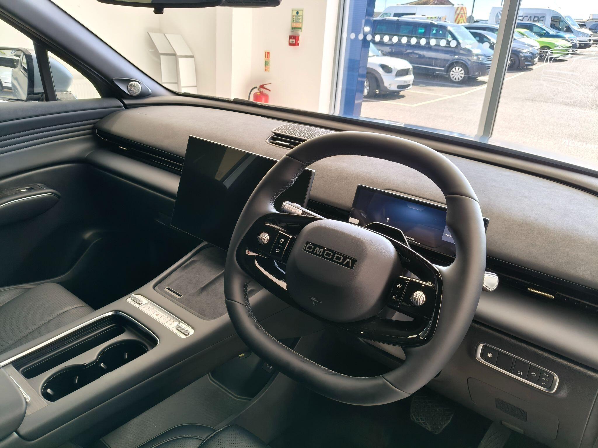 Large vehicle image